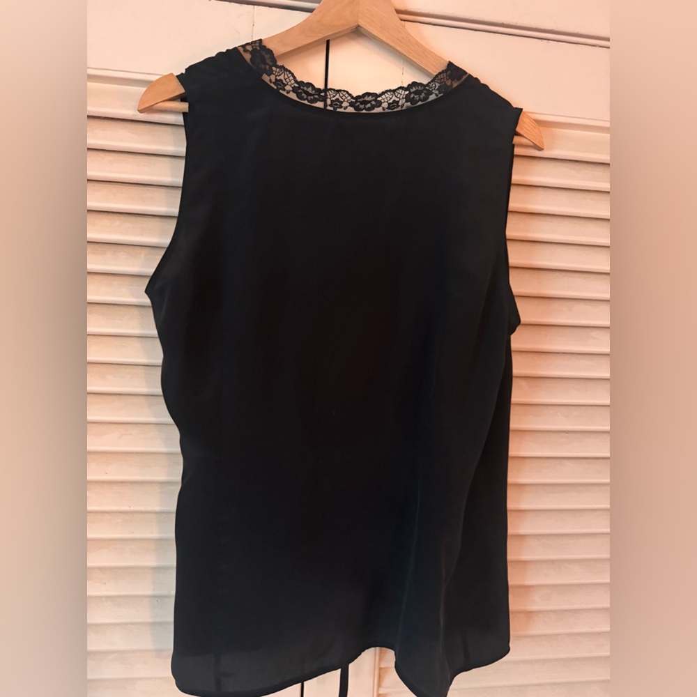NWT BANANA REPUBLIC 100% SILK BLACK LACE-TRIMMED WRAP TOP SIZE LARGE - Picture 2 of 7